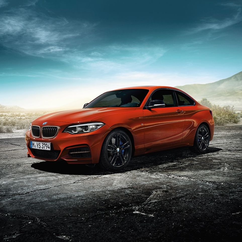 BMW 2 серии Coupe, вид спереди с поворотом на три четверти BMW 2 серии Coupe, внешний вид, вид спереди с поворотом на три четверти