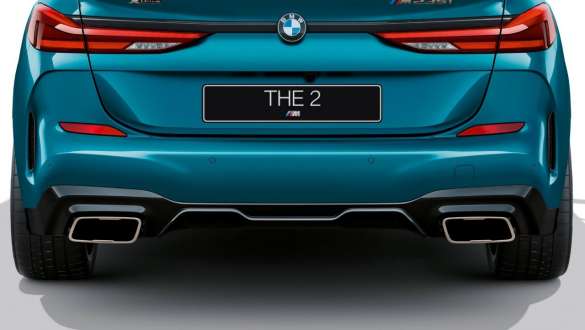 Выхлопные патрубки BMW 2 серии Gran Coupe Выхлопные патрубки BMW 2 серии Gran Coupe F44 синего цвета Snapper Rocks (металлик), вид сзади крупным планом
