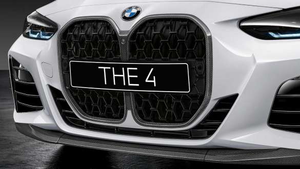 Карбоновая решетка радиатора M Performance BMW 4 серии Cabrio G23 Карбоновая решетка радиатора М Performance BMW 4 серии Cabrio G23 2020 белого цвета