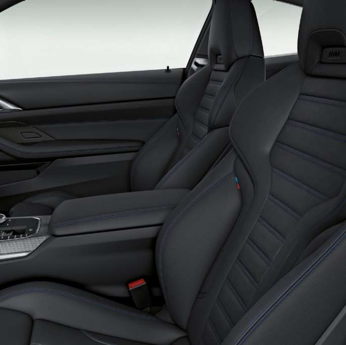 Место водителя BMW 4 серии Coupe G22 2020 года с пакетом M Sport BMW 4 серии Coupe G22 2020 года с пакетом M Sport, интерьер, место водителя
