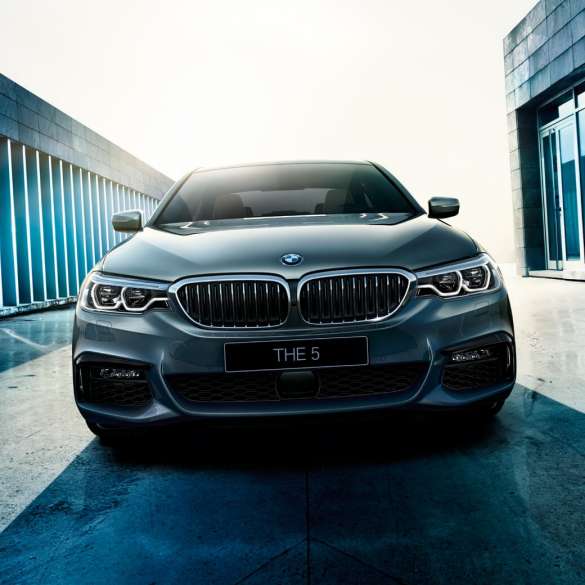 BMW 5 серия Седан, вид спереди. BMW 5 серия Седан, вид спереди, БМВ 5 седан, внешний вид.