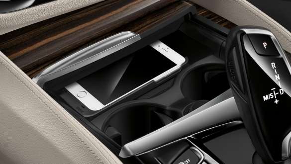 BMW 5 серия Седан, беспроводная зарядка BMW 5 серия Седан, салон, беспроводная зарядка
