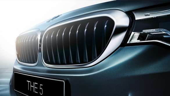 BMW 5 серии, двойная решетка радиатора с воздушными заслонками. BMW 5 серии, двойная решетка радиатора с воздушными заслонками, передний план, Седан, БМВ.