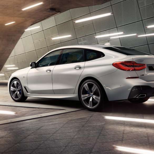 BMW 6 серии GT, вид сзади с поворотом в три четверти. BMW 6 серии GT, Гран Туризмо, вид сзади с поворотом в три четверти.