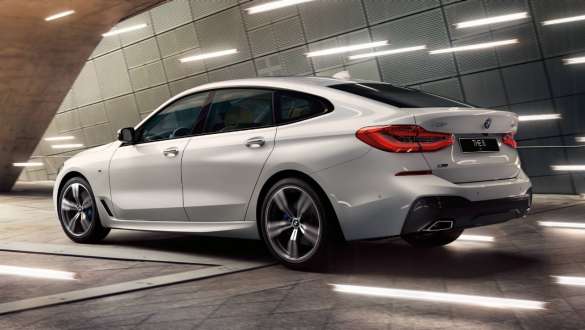 BMW 6 серии Гран Туризмо, в движении. Новый BMW 6 series GT, для взыскательных клиентов, Новый БМВ 6 серии GT