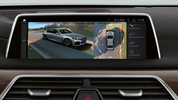 BMW 7 серии: ассистент парковки Plus BMW 7 серии: экран ассистента парковки Plus