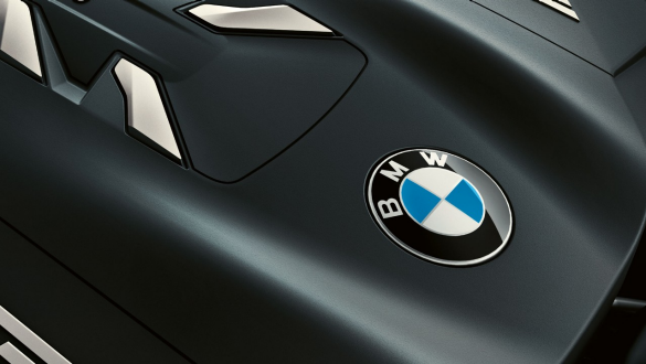 4-цилиндровый бензиновый двигатель BMW TwinPower Turbo BMW 7 серии: крупный план 4-цилиндрового бензинового двигателя BMW TwinPower Turbo