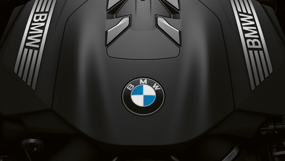 Рядный 6-Цилиндровый бензиновый двигатель BMW TwinPower Turbo Седан BMW 7 серии: крупный план рядного 6-цилиндрового бензинового двигателя BMW TwinPower Turbo