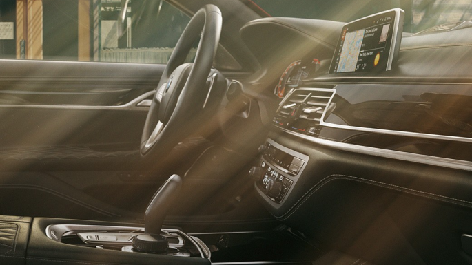 BMW 7 серии Individual с высококачественной внутренней отделкой BMW 7 серии Individual с высококачественной внутренней отделкой черного цвета