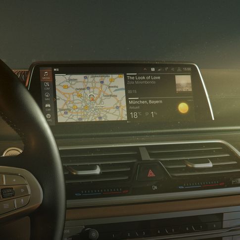 Операционная система BMW 7.0 Седан BMW 7 серии: операционная система BMW 7.0 на дисплее управления