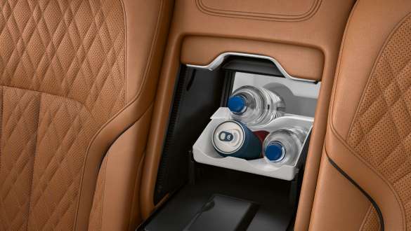 BMW 7 серии: холодильник BMW Individual BMW 7 серии: крупный план холодильника BMW Individual