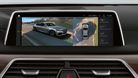 BMW 7 серии: ассистент парковки Plus BMW 7 серии: экран ассистента парковки Plus