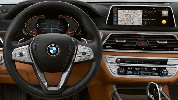 BMW 7 серии: приборная панель BMW Live Cockpit Professional BMW 7 серии: экран приборной панели BMW Live Cockpit Professional