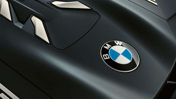 4-цилиндровый бензиновый двигатель BMW TwinPower Turbo BMW 7 серии: крупный план 4-цилиндрового бензинового двигателя BMW TwinPower Turbo