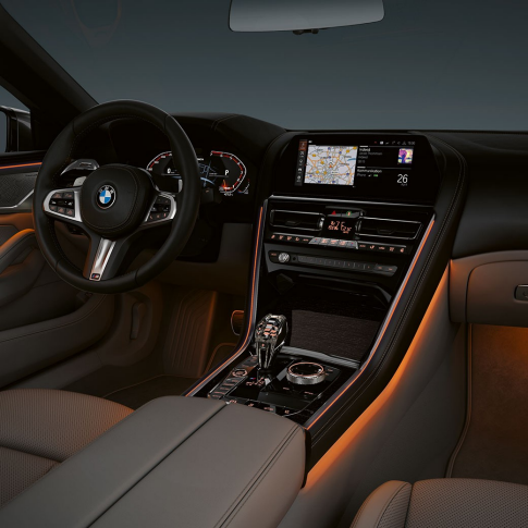 BMW M850i xDrive, интерьер, подсветка Ambient light. BMW M850i xDrive, интерьер, подсветка Ambient light.