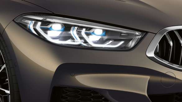 BMW M850i xDrive, металлик Серый Дравит, лазерные фары BMW Laserlight, вид слева. BMW M850i xDrive, металлик Серый Дравит, лазерные фары BMW Laserlight, вид слева.