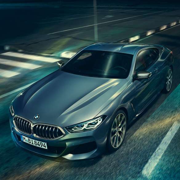 BMW 8 серии Coupe, вид на три четверти BMW 8 серии Coupe, вид на три четверти, вид на капот
