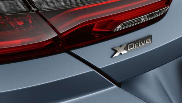 Эмблема BMW xDrive BMW 8 серии Coupe, вид сзади, эмблема BMW xDrive
