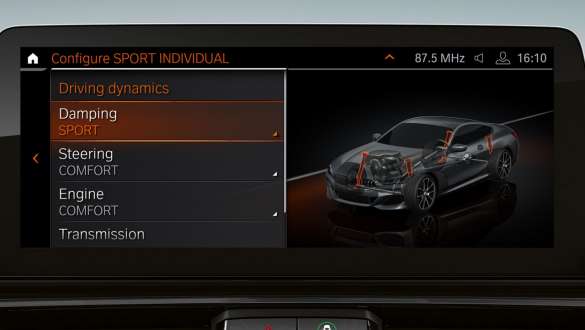 Адаптивная подвеска M BMW 8 серии Coupe G15 LCI Facelift 2022 Адаптивная подвеска M BMW 8 серии Coupe G15 LCI Facelift 2022, центральный дисплей крупным планом