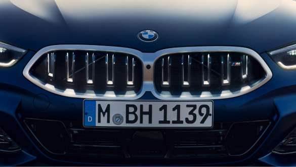 Решетка радиатора BMW Iconic Glow BMW 8 серии Gran Coupe G16 LCI Facelift 2022 BMW 8 серии Gran Coupe G16 LCI Facelift 2022, BMW Individual Морозный Синий Танзанит металлик, решетка радиатора BMW Iconic Glow