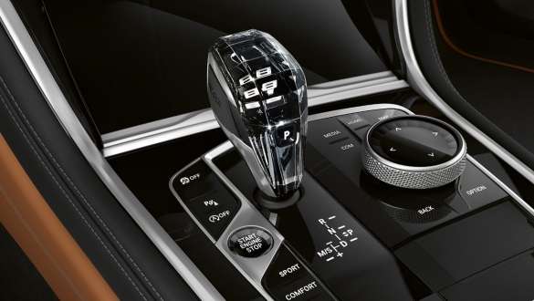 Отделка CraftedClarity BMW 8 серии Gran Coupe G16 LCI Facelift 2022 Отделка CraftedClarity BMW 8 серии Gran Coupe G16 LCI Facelift 2022, центральная консоль крупным планом