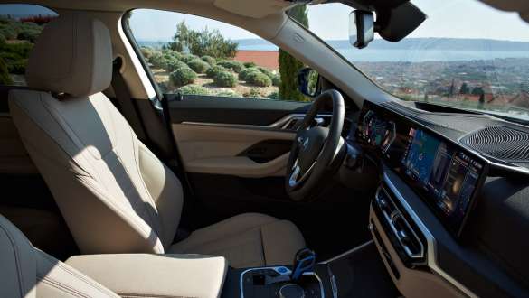 Передние сиденья BMW i4 G26 2021 Передние сиденья BMW i4 G26 2021, интерьер