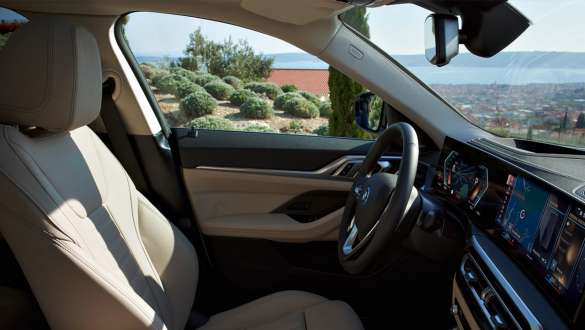 Передние сиденья BMW i4 G26 2021 Передние сиденья BMW i4 G26 2021, интерьер