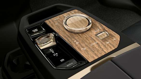 Электрический SUV BMW iX M60 i20 2022, BMW iDrive, центральная консоль, салон Электрический SUV BMW iX M60 i20 2022, BMW iDrive, центральная консоль, салон