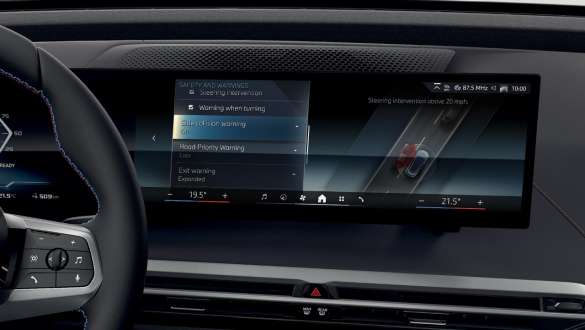 Ассистент вождения Professional электрического SUV BMW iX M60 i20 2022, электромобиль Электрический SUV BMW iX M60 i20 2022, электромобиль, ассистент вождения Professional, изогнутый дисплей BMW