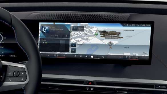 Пакет Connected Professional электрического SUV BMW iX M60 i20 2022, электромобиль Электрический SUV BMW iX M60 i20 2022, электромобиль, пакет Connected Professional, изогнутый дисплей BMW