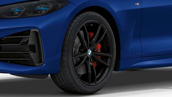 Тормозная система M Sport BMW M440i xDrive Cabrio G23 2020 Тормозная система М Sport BMW M440i xDrive Cabrio G23 2020, легкосплавные диски крупным планом