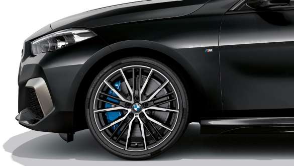 Спортивные тормоза М модели BMW M235i xDrive Gran Coupé Спортивные тормоза М модели BMW M235i xDrive Gran Coupé, Черный Сапфир металлик, F44