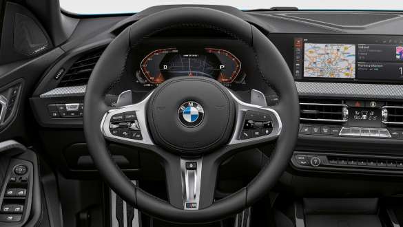 Обтянутое кожей рулевое колесо М модели BMW M235i xDrive Gran Coupé Обтянутое кожей рулевое колесо М модели BMW M235i xDrive Gran Coupé, F44, место водителя