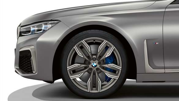 20" M легкосплавные диски Double-spoke style 760 M с разноразмерными шинами UHP BMW M760Li xDrive, 20" M легкосплавные диски Double-spoke style 760 M с разноразмерными шинами UHP