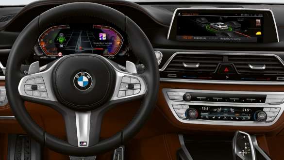 Ассистент вождения Professional BMW M760Li xDrive, Ассистент вождения