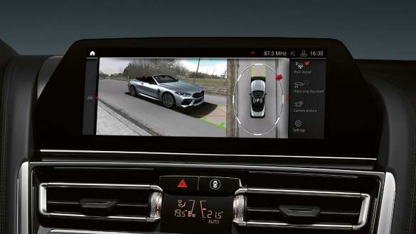 Ассистент парковки Plus. BMW M8 Cabrioс ассистентом парковки Plus.