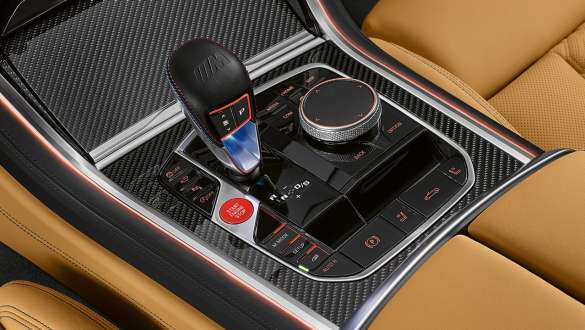 Селектор коробки передач M. Селектор коробки передач M в салоне BMW M8 Cabrio Competition.