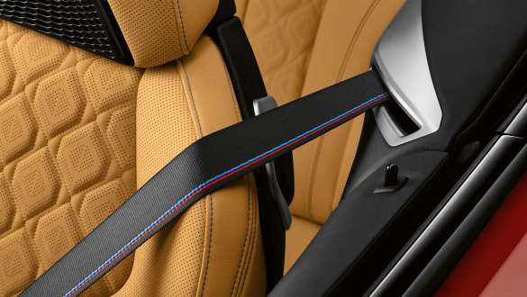 Ремни безопасности M. Ремни безопасности M в салоне BMW M8Cabrio COMPETITION.