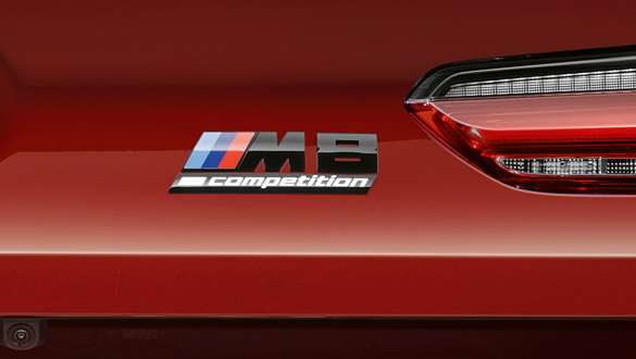 Эмблема M8 Competition. Эмблема M8 Competition на кузове BMW M8Cabrio COMPETITION.
