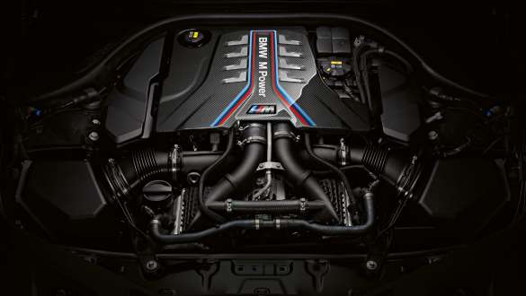 Мощный 8-цилиндровый бензиновый двигатель M TwinPower Turbo. BMW M8 Coupe Competition, мощный 8-цилиндровый бензиновый двигатель M TwinPower Turbo.