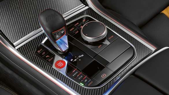 Селектор коробки передач M. Селектор коробки передач M на BMW M8 Coupe Competition.