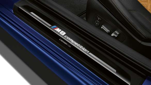 Порог дверного проема с надписью M8 Competition F92. Порог дверного проема BMW M8 Coupe Competition с надписью M8 Competition F92.
