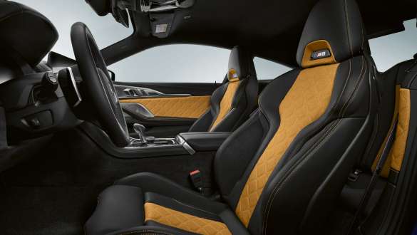 Полная отделка мелкозернистой кожей Merino/алькантарой. BMW M8 Coupe Competitionс полной отделкой мелкозернистой кожей Merino/алькантарой.