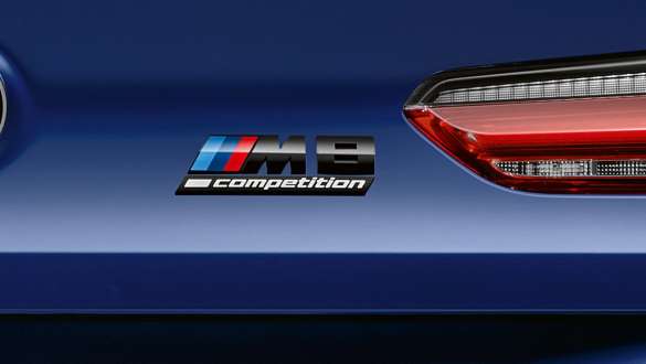 Эмблема M8 Competition F92. Эмблема “M8” на кузове BMW M8 Coupe Competition F92.