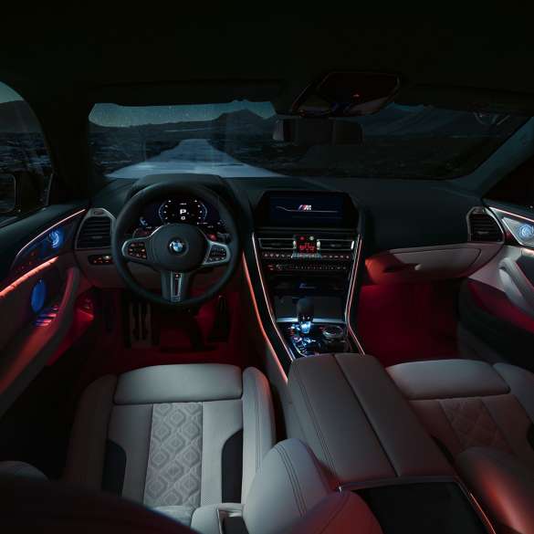 BMW M8 Competition Gran Coupe, интерьер BMW M8 Competition Gran Coupe F93 2020 МГ, спортивные сиденья М, интерьер