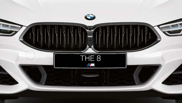 Аэродинамический пакет M модели BMW M850i xDrive Gran Coupe Аэродинамический пакет M модели BMW M850i xDrive Gran Coupe G16 2019 МГ цвета Белый Минерал (металлик) из линейки BMW Individual, вид спереди