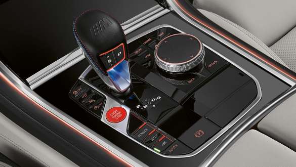 Селектор коробки передач M модели BMW M8 Competition Gran Coupe F93 Селектор коробки передач M модели BMW M8 Competition Gran Coupe F93 2020 МГ, интерьер