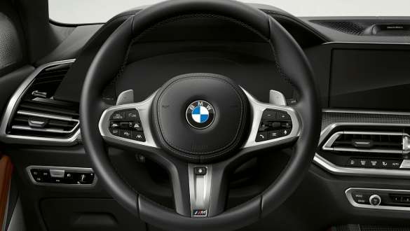 BMW X5 M50i и M50d, с активным рулевым управлением BMW X5 M50i и M50d, G05, с активным рулевым управлением, место водителя