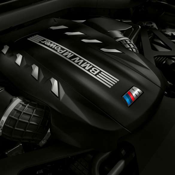 Мощный 8-цилиндровый бензиновый двигатель M TwinPower Turbo модели BMW X6 M Competition Мощный 8-цилиндровый бензиновый двигатель M TwinPower Turbo моделей BMW X6 M Competition F96 2020 МГ, крупным планом
