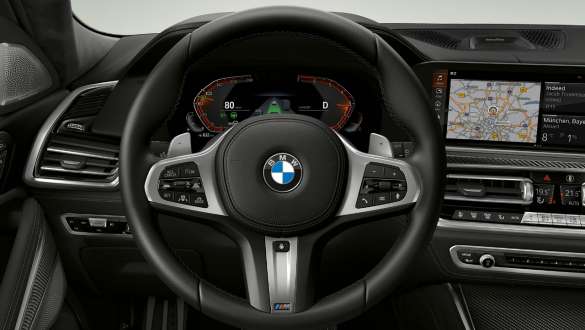 BMW X6 M50i, интерьер, обтянутое кожей рулевое колесо M BMW X6 M50i M50d G06, SUV, интерьер, обтянутое кожей рулевое колесо M, крупным планом